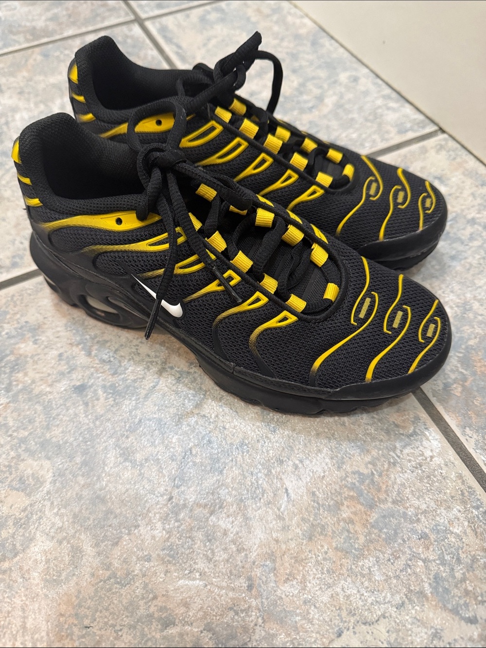 Nike Men’s Black and Yellow Running Sneakers